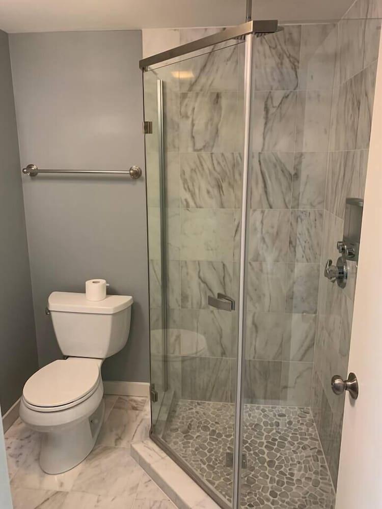 نيو كوندو 5 بد رومز 3 باث روم داون تاون بوستون نورث إند حمام