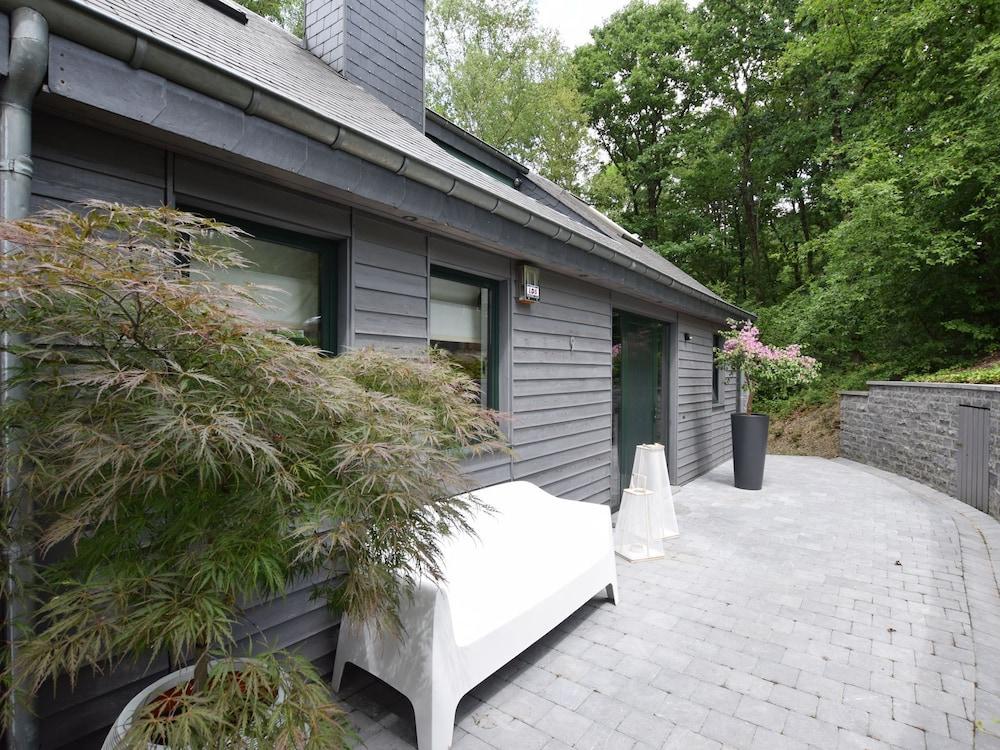 بوش فيلا إن دوربوي ويذ هوت توب، ويرلبول