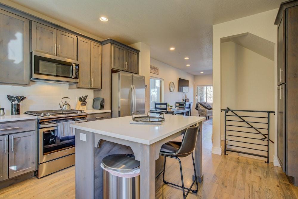 داون تاون سكايلاين روف توب باتيو مودرن تاون هوم