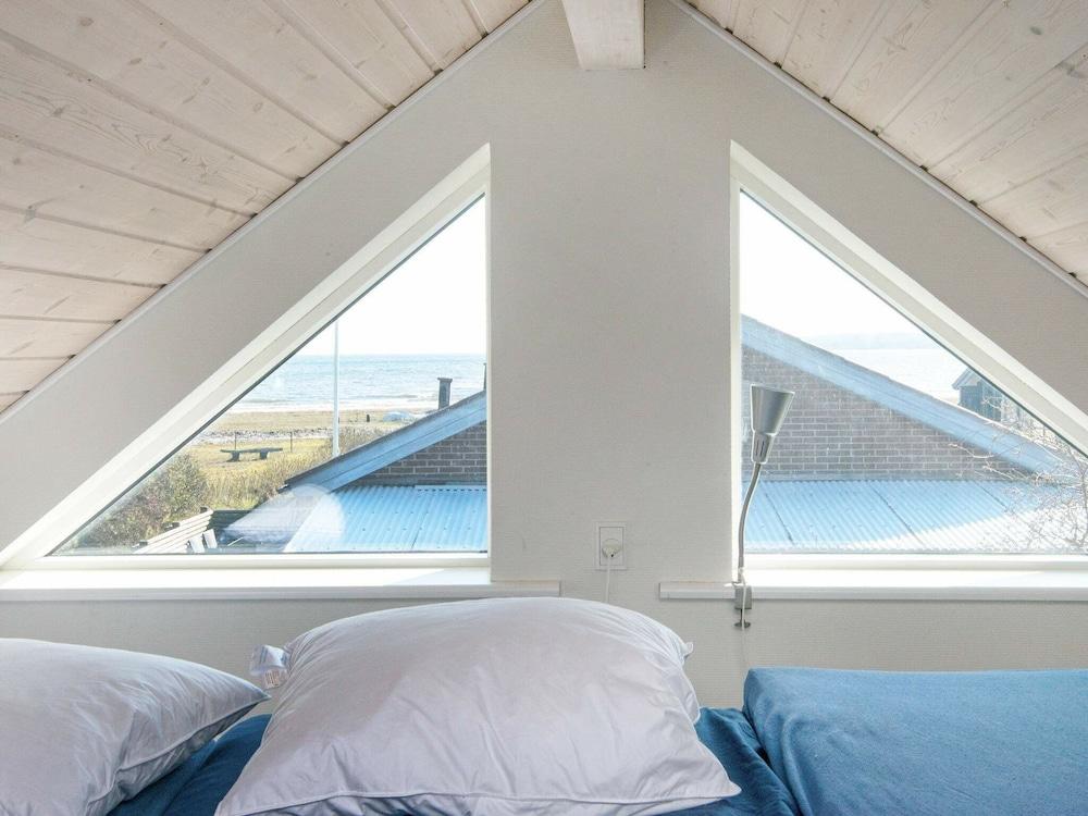 كوزي هوليداي هوم إن جوتلاند ويذ سي فيو غرفة