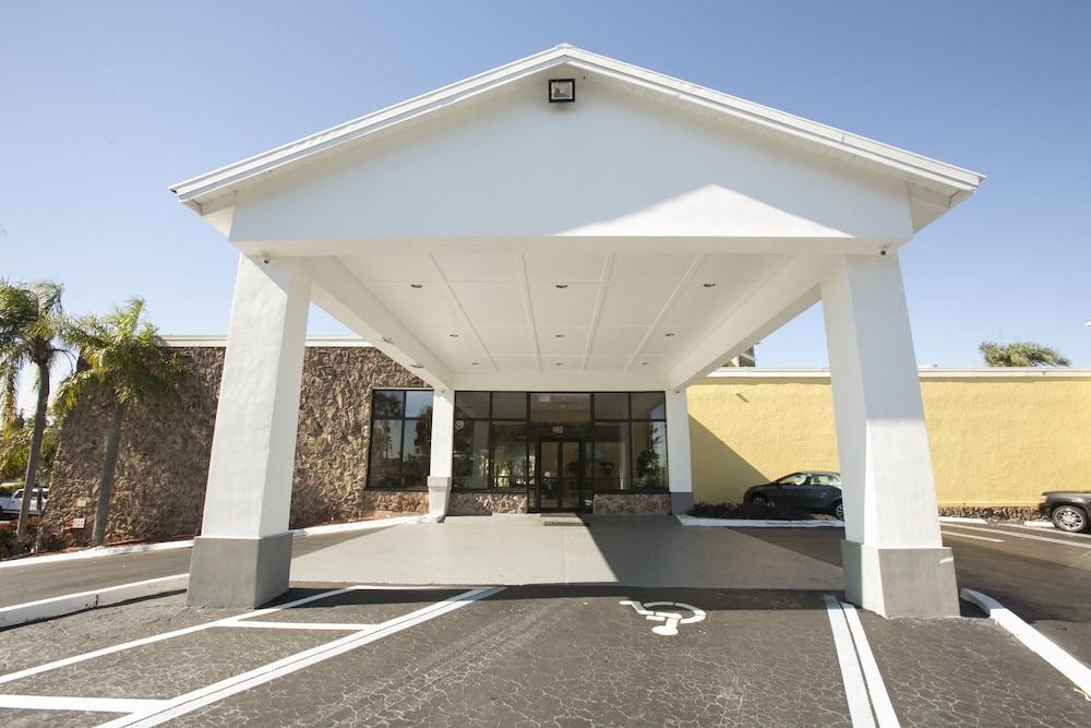 ذا إن آت بوينتون بيتش