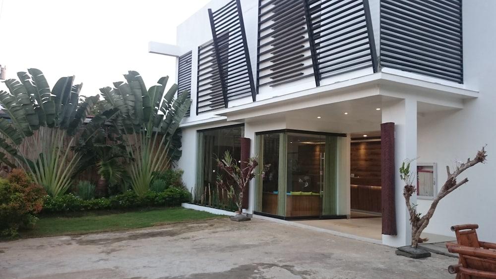 أوركيد لاغان بليس بالاوان