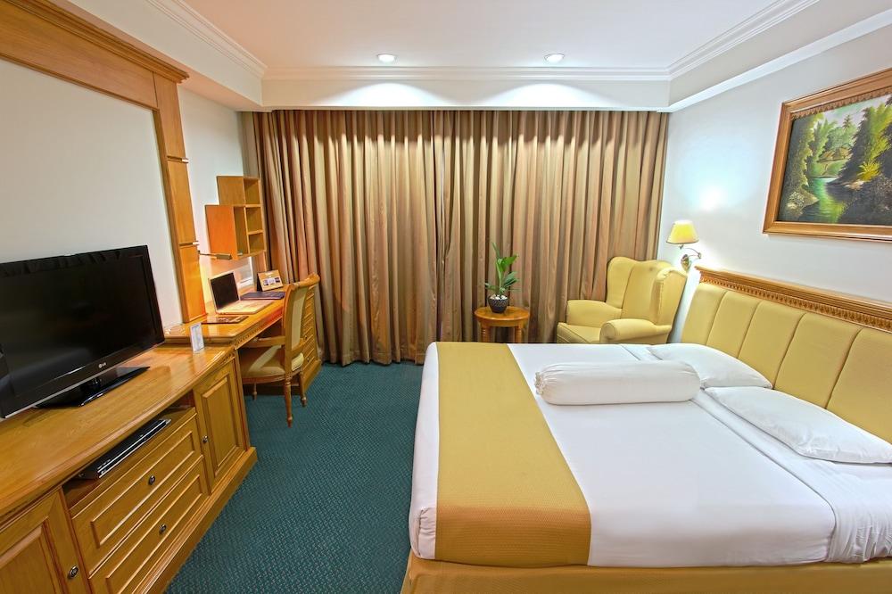 Harmoni Suites Hotel