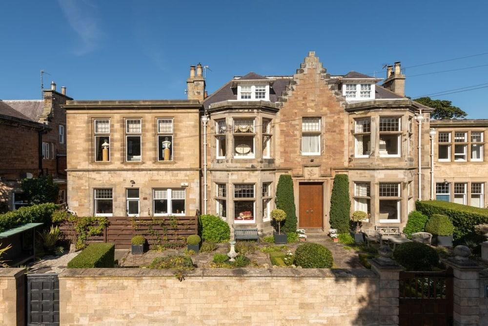 سانت كلومس ماين هاوس