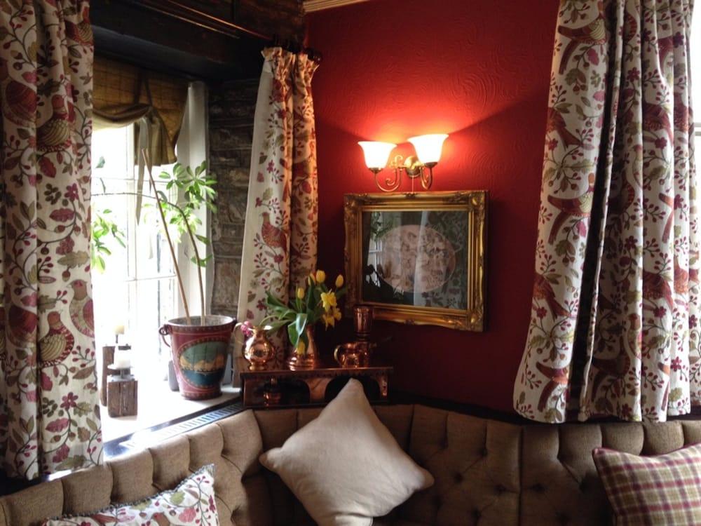 ذا بلاك سوان الردهة