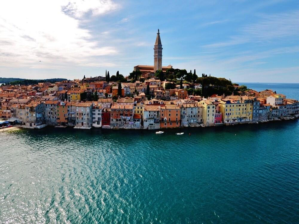 أوثينتيك ستون هوليداي هاوس ويذ برايفت بول آند فيري نايس لوكيشن إن إستريا المنطقة الخارجية