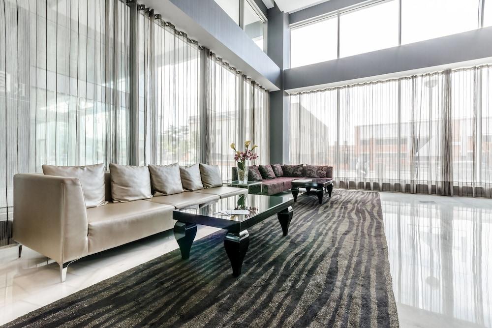 يوروستارز إيجزيكيوتيف هوتل الردهة