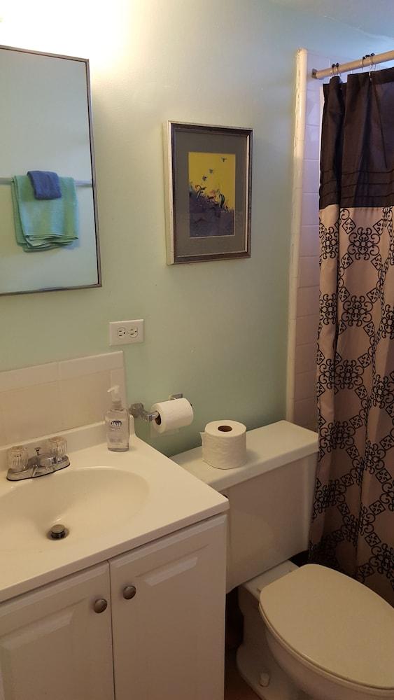 غرفة واحدة تم تجديدها على بعد دقيقتين من الشاطئ حمام