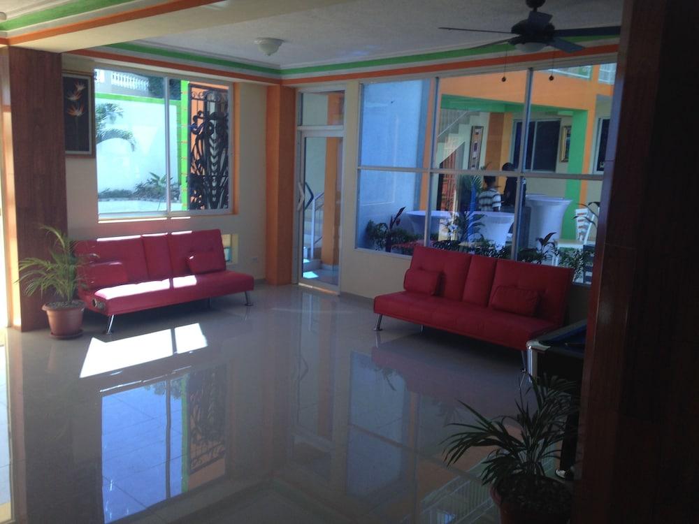 صن شاين هوتل تاباري