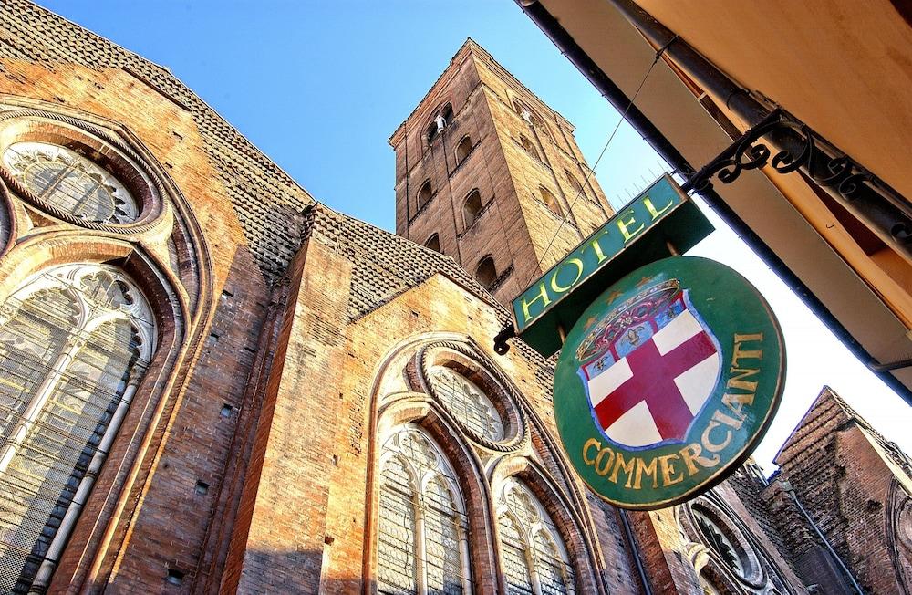 آرت هوتل كوميرسيانتي