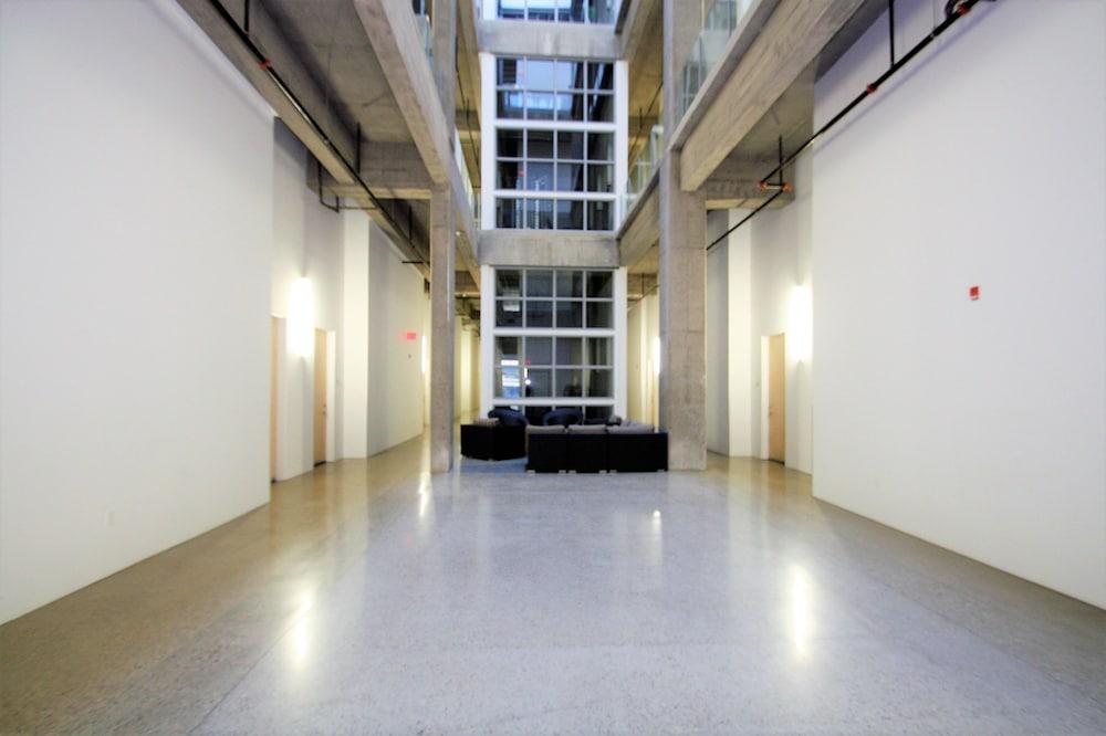 داون تاون لوفت ستايل كوندو هيتيد باركينج الفندق من الداخل