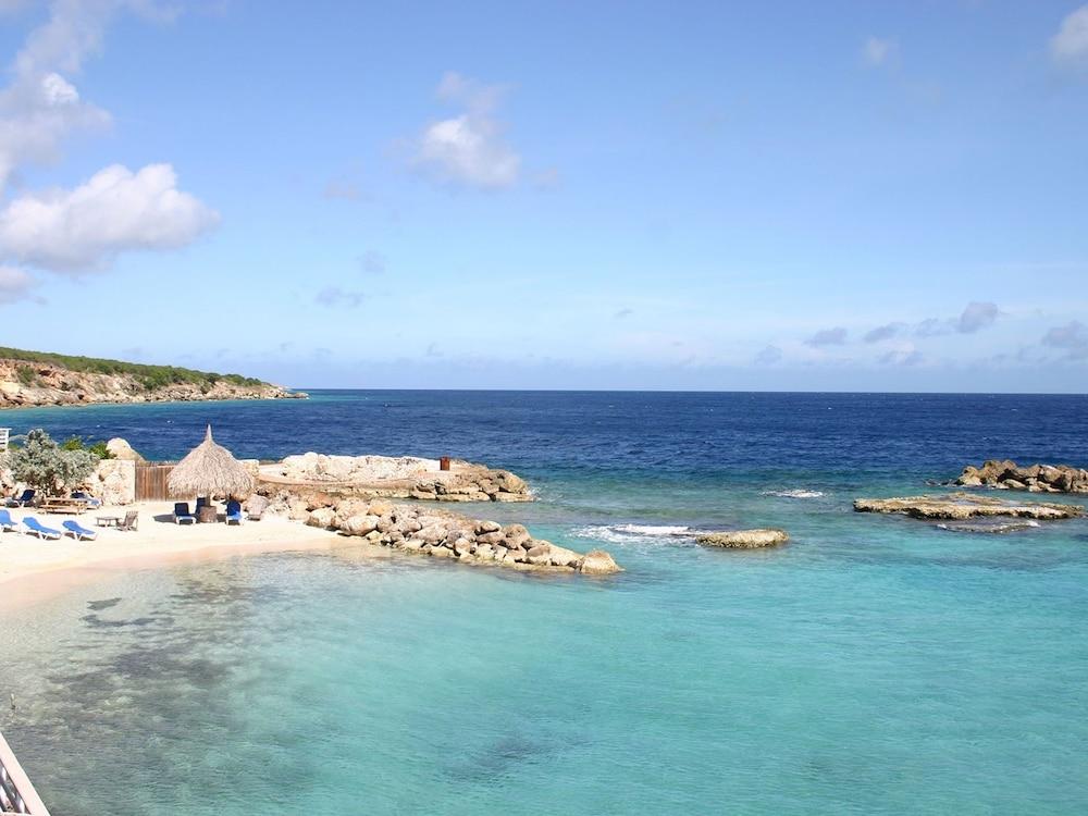 Sea View Villa by the Mambo Beach With Private Pool Beach