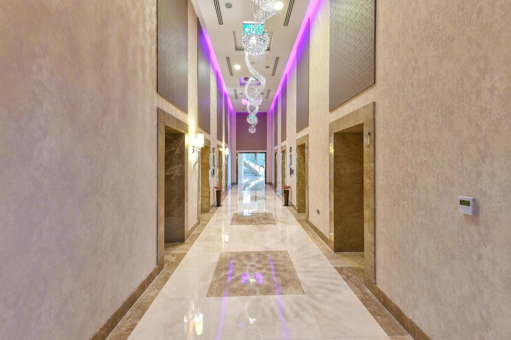 Crowne Plaza Doha West Bay, an IHG Hotel - Interior