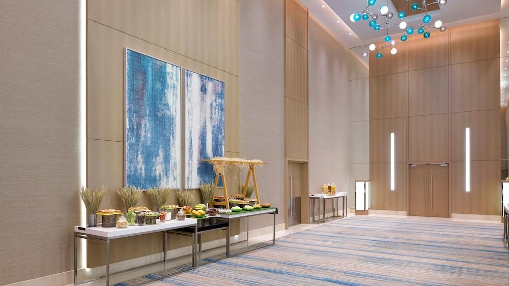 Holiday Inn & Suites Dubai Festival City, an IHG Hotel - null