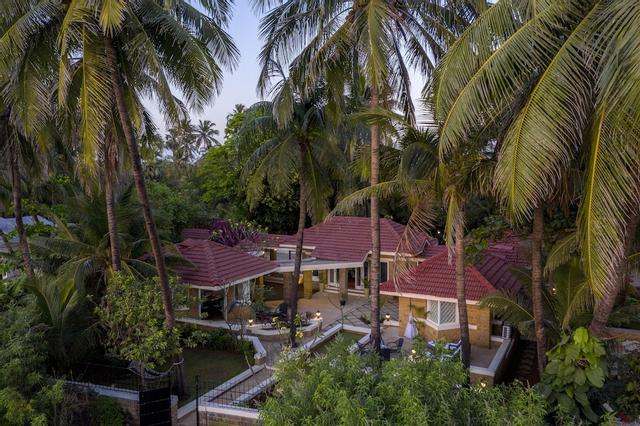 آم ا س ايز آند تريلز بيتش هاوس ماد آيلاند، مومباي