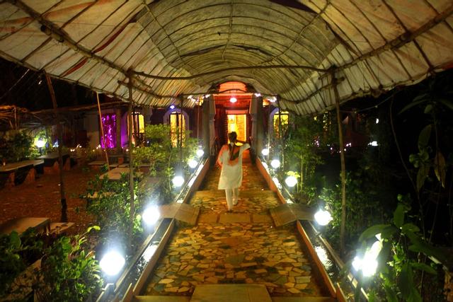 سارايا آرت كافيه بي آند بي