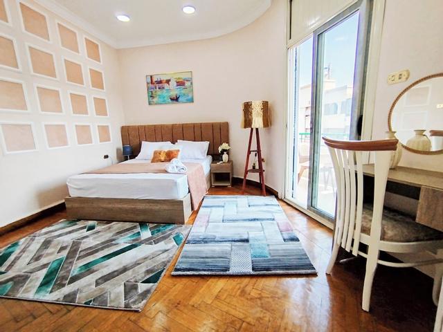 صن هومز في ميدان التحرير، القاهرة