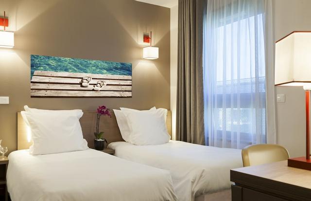 نيا سويتس بورت دي جينيف - جير أنماس