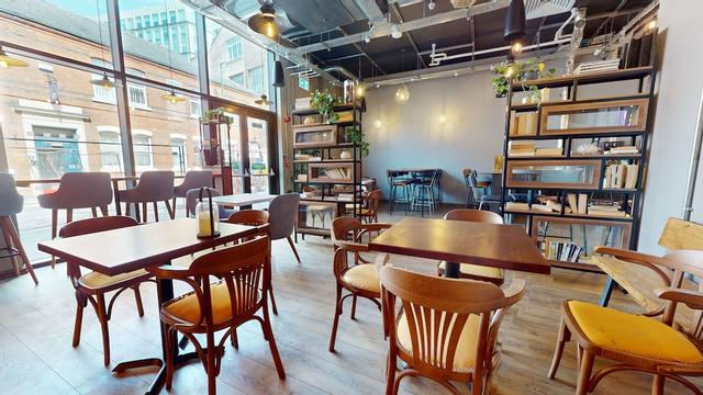 ستودنت أونلي، إنسويت إن إيه ستيليش أبارتمنت