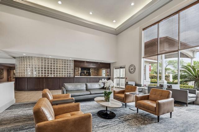 بست ويسترن بلاس داون تاون إن آند سويتس