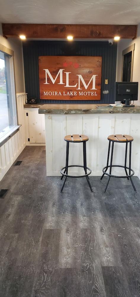 مويرا ليك موتل