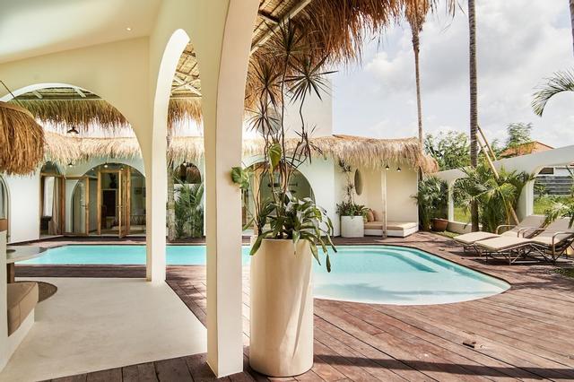 ستنينج 4رد روم يلا ويذ رايس فيلد فيو إن أومالاس