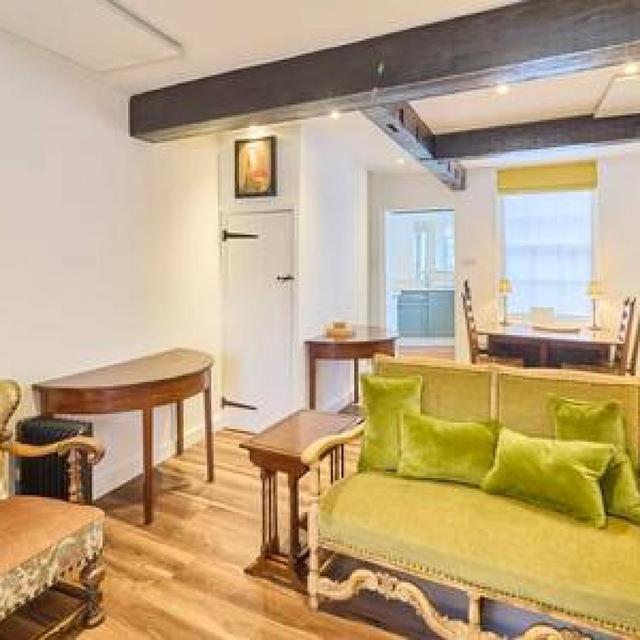 هوست ستاي سانت راديجوندز هاوس