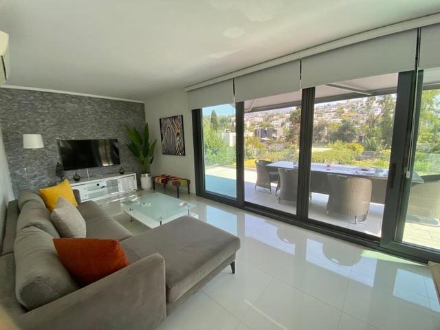 2 بد روم فلات إن ياليكافاك 5 مينتس والكنج ديستانس تو ذا سي