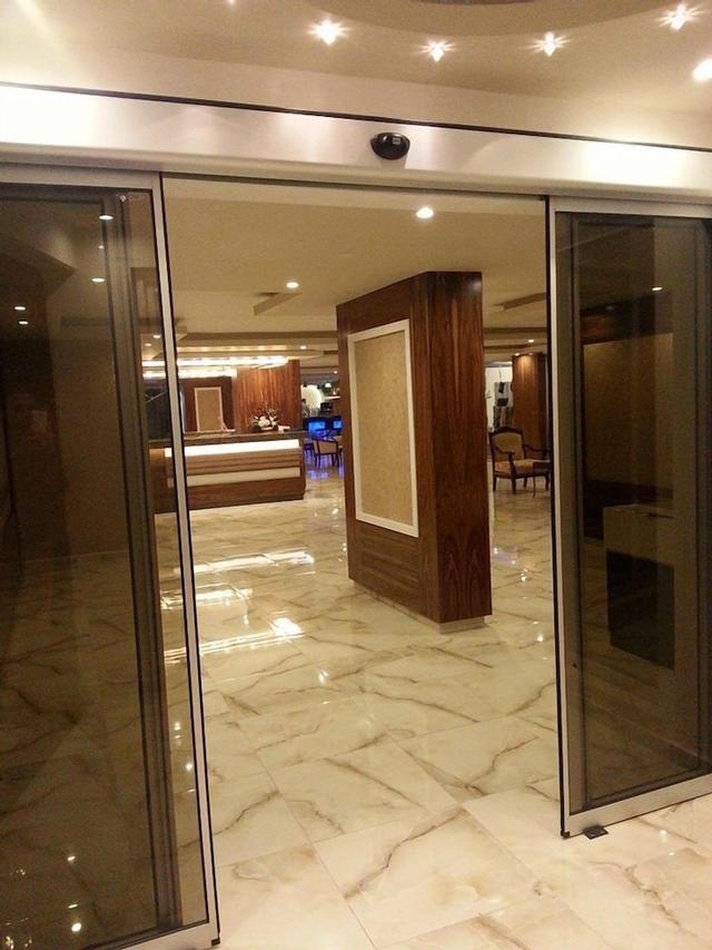 لافينيا آبارت هوتل