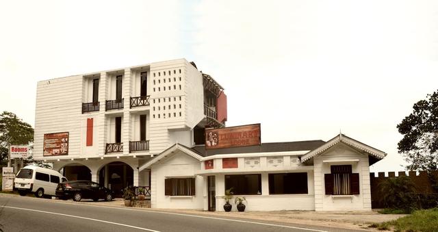 لوميناري لودج