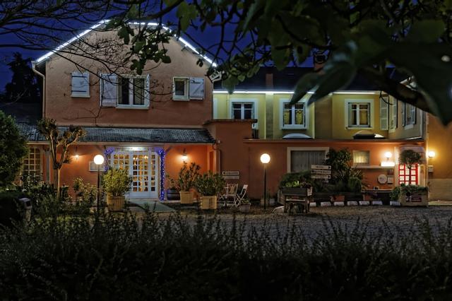 أوتل ليه بيريني