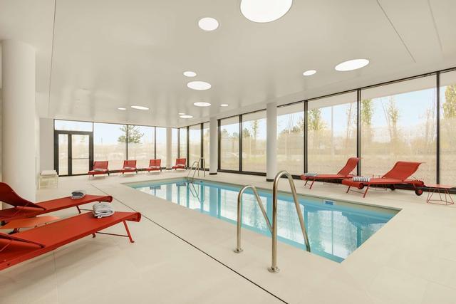 هيات هاوس باريس شارل دو جول ايربورت