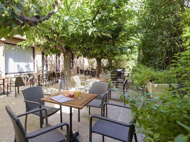 إيبيس أفيجنون سنتر بون دو لوروب