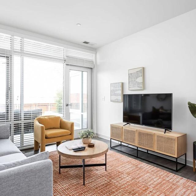 كوزي سويتس ال تريندي س بد روم بوتلوركس إندي 1