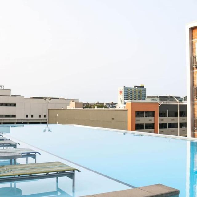 كوزي سويتس اسٔو بدروم مونومنت سيركل إندي