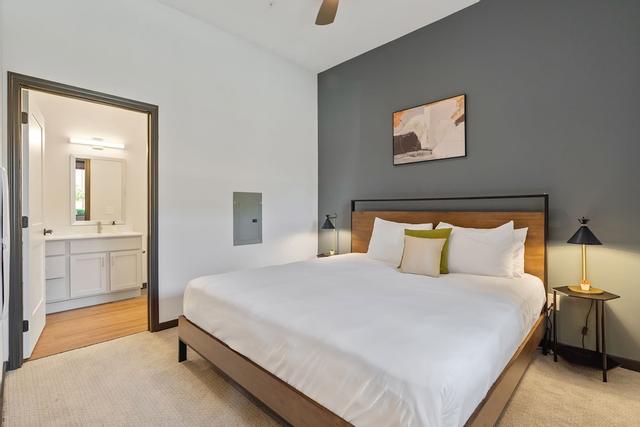 كوزي سويتس ماس د ي باركينج لاونج روف ديك 39